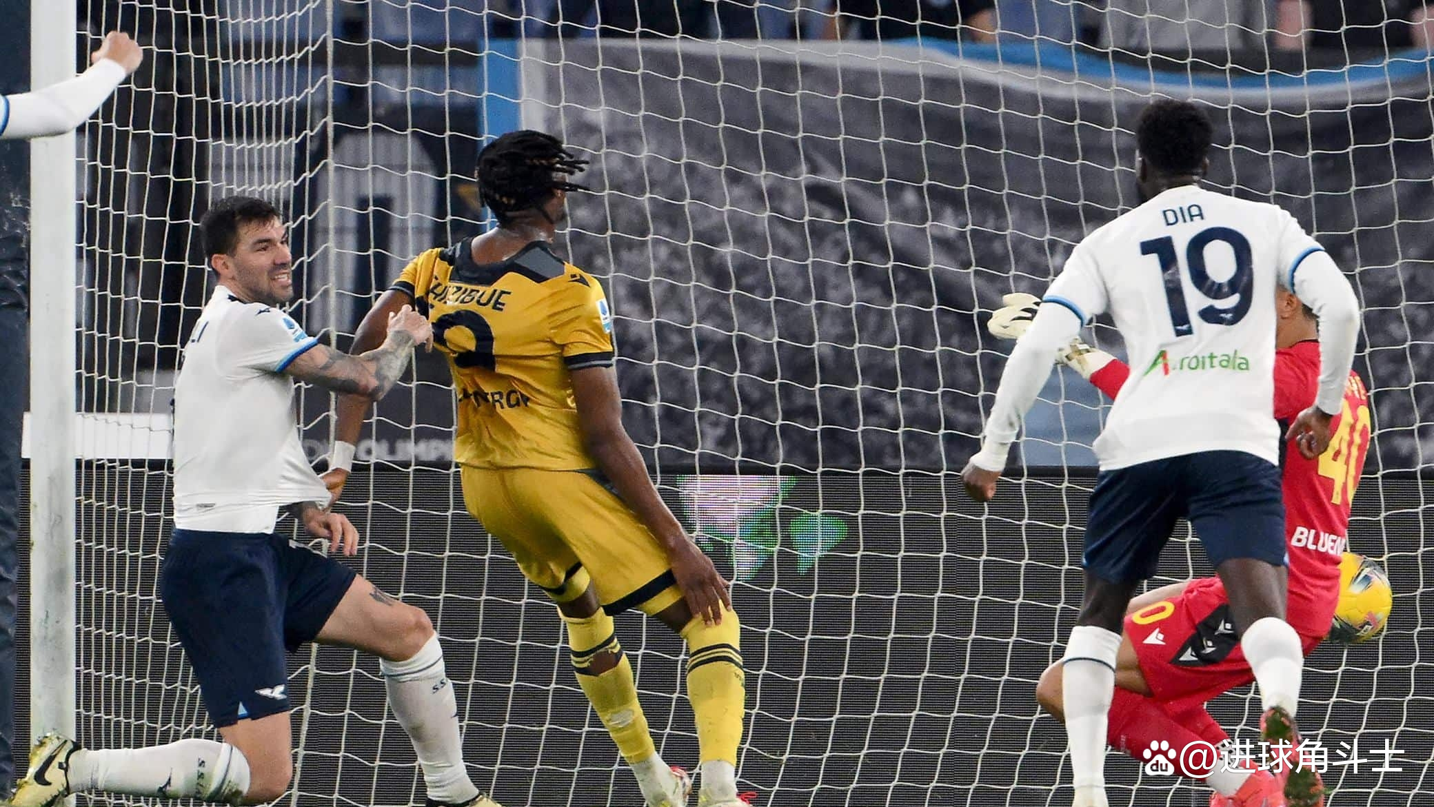 包含乌迪内斯客场对决拉齐奥，双方竞争激烈追赶的词条