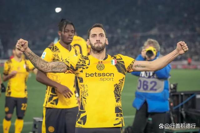 国际足球赛事中的绝佳表现引人注目