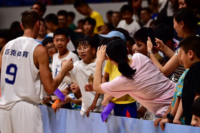 包含篮球明星私下交流互动，交流心得经验的词条