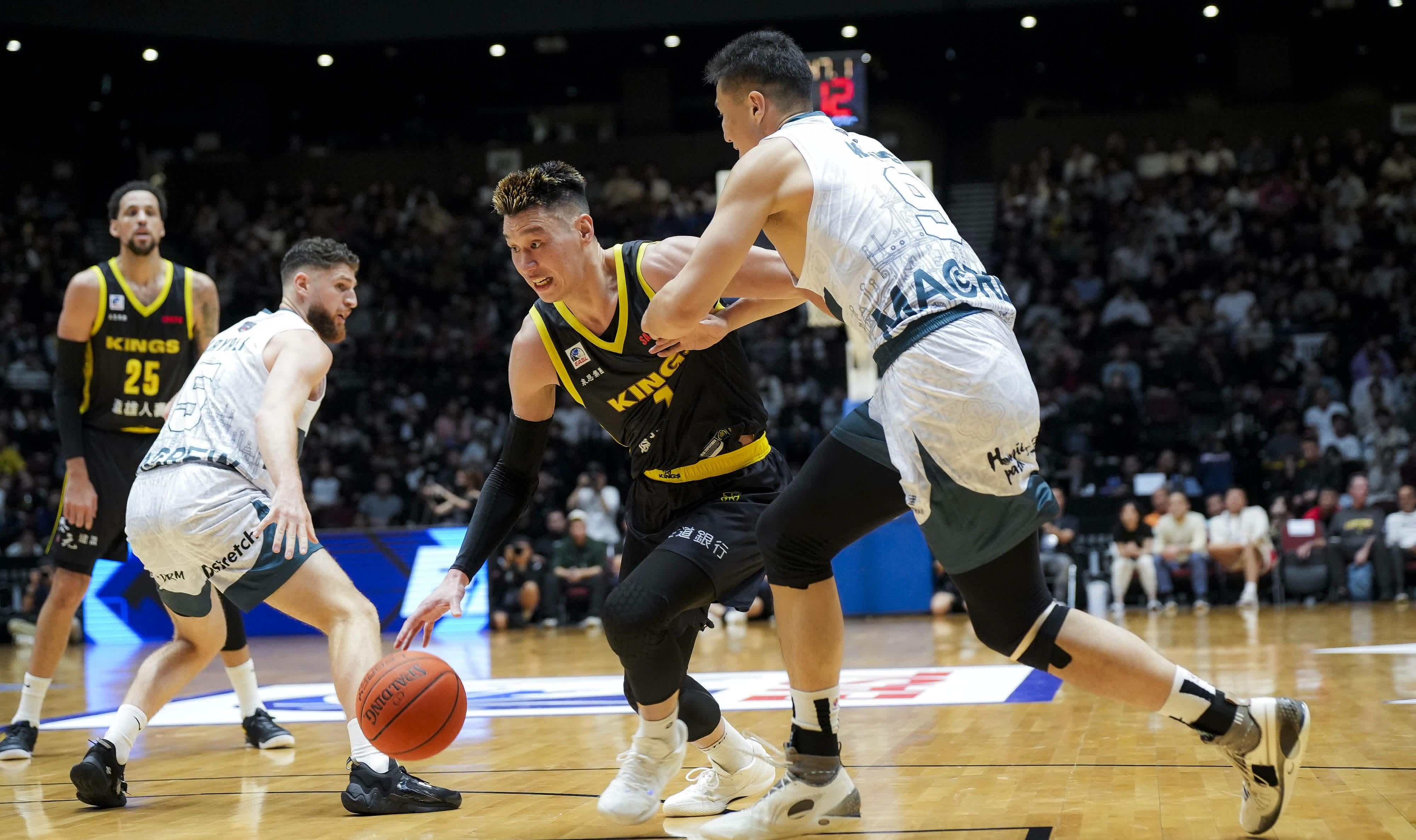 包含几内亚篮球联赛迎来精彩比赛的词条