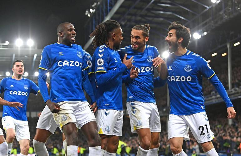 纽卡斯尔联惨败，被埃弗顿轻松击败