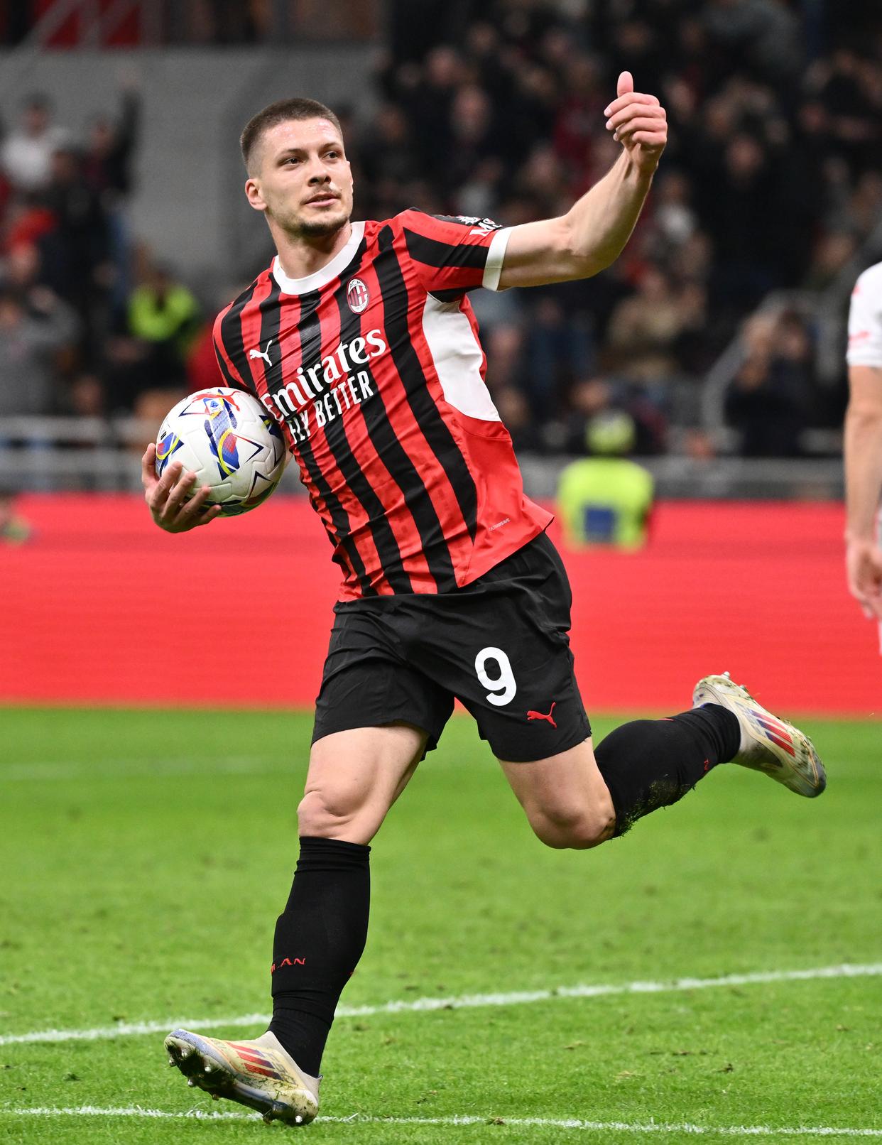 关于AC米兰击败AC佛罗伦萨,表现抢眼的信息 关于AC米兰击败AC佛罗伦萨,表现抢眼的信息