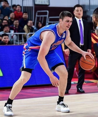 包含荷兰篮球明星汉斯挚友在赛后庆功返家的词条 包含荷兰篮球明星汉斯挚友在赛后庆功返家的词条