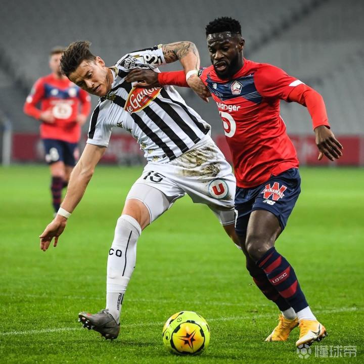 包含里尔客场告负，排名逐渐下滑的词条