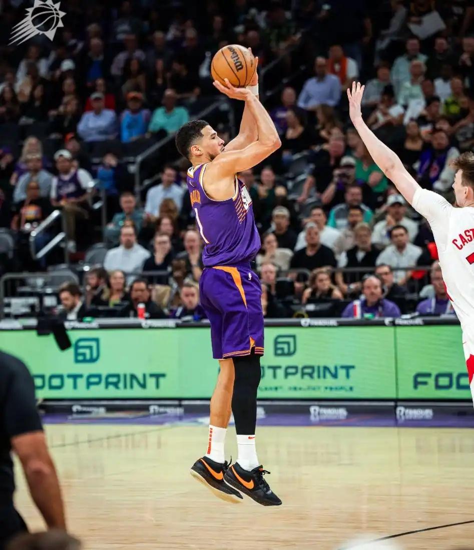 雄鹿主场大胜骑士,杜兰特复出表现平庸 雄鹿主场大胜骑士,杜兰特复出表现平庸