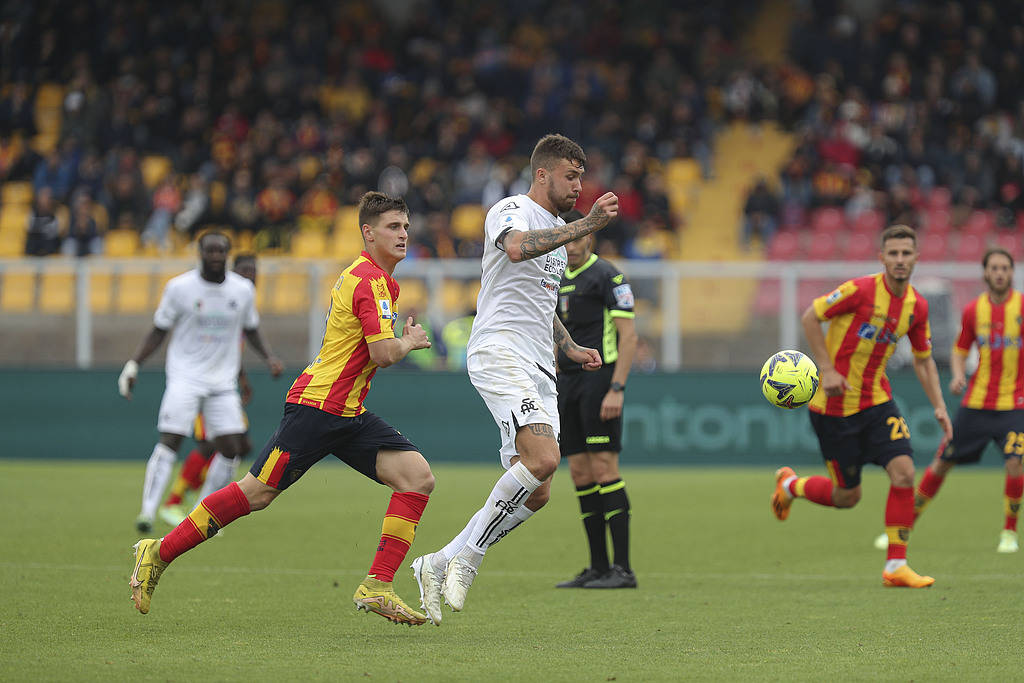 包含莱切斯特城客场轻取对手，取得胜利关键的词条