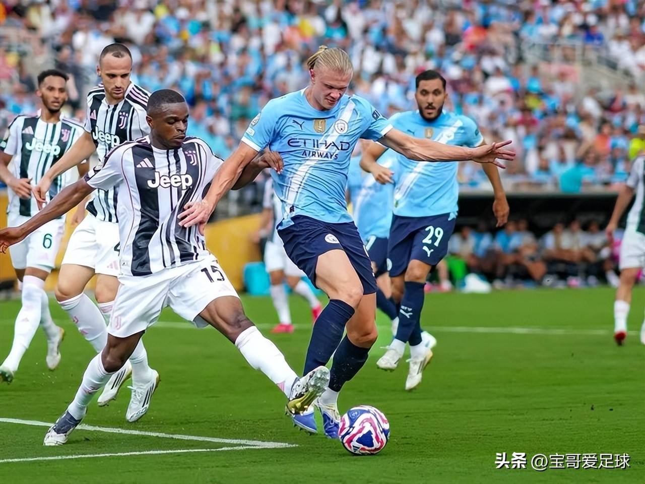 曼城驰骋比赛场上,晋级半决赛机会增大 曼城驰骋比赛场上,晋级半决赛机会增大