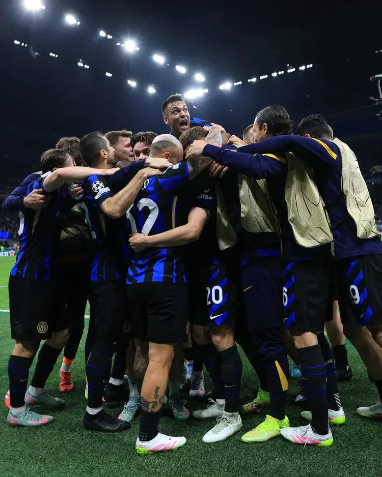 阿贾克斯主场大胜国际米兰,晋级充满变数 阿贾克斯主场大胜国际米兰,晋级充满变数