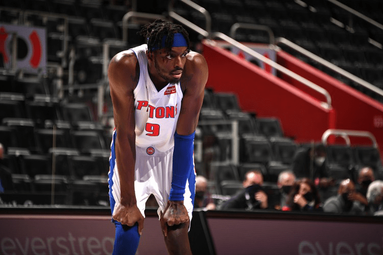 活塞逆转公牛，格兰特砍下33分的简单介绍