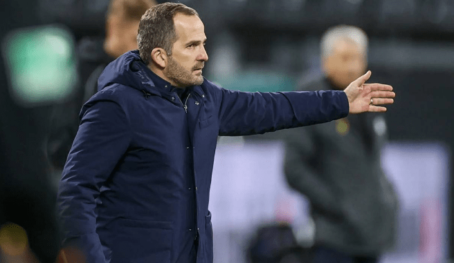 斯图加特不敌沙尔克,主场告负下一步如何调整战术? 斯图加特不敌沙尔克,主场告负下一步如何调整战术?