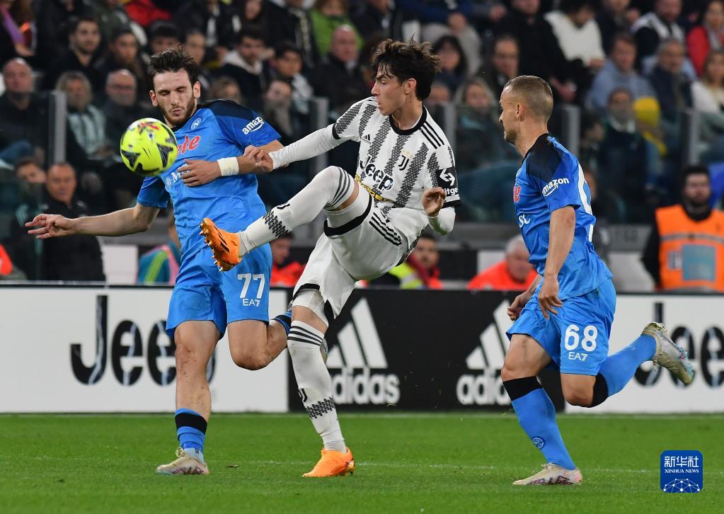 包含意甲冠军AC米兰在对阵那不勒斯的比赛中获胜,领先排名第二的尤文图斯6分。的词条 包含意甲冠军AC米兰在对阵那不勒斯的比赛中获胜,领先排名第二的尤文图斯6分。的词条